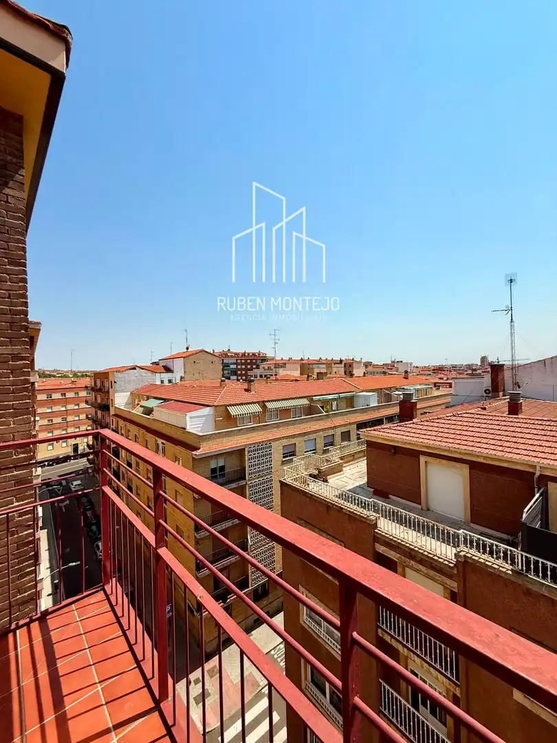Exterior view of Flat for rent in Salamanca  with Heating, Terrace and Furnished