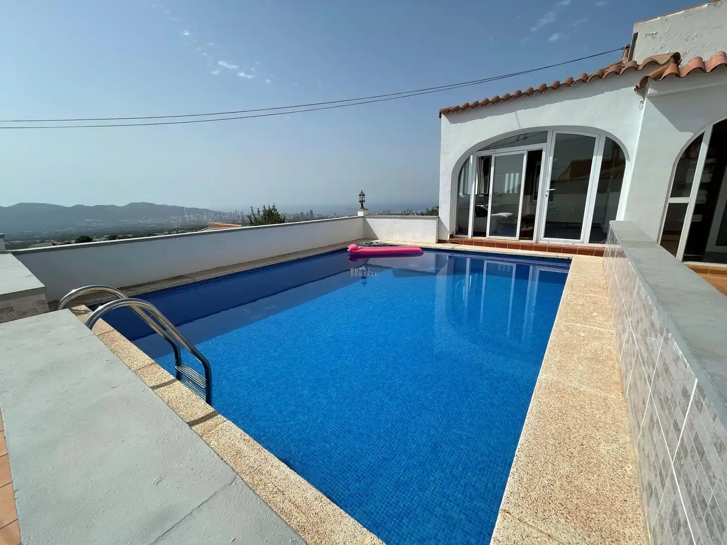 Casa amb piscina en venda a Carrer Panama