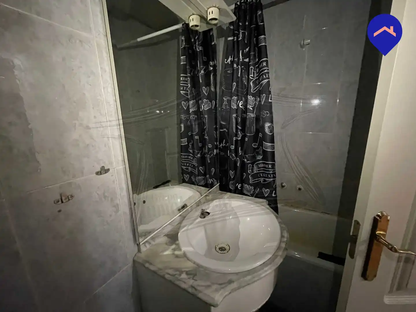Bathroom of Flat for sale in Madrid  with Heating, Terrace and Alarm