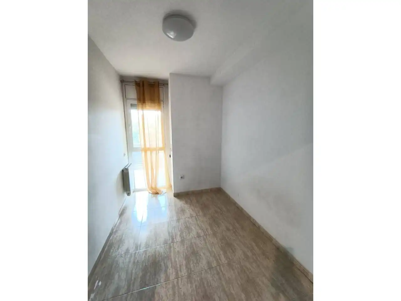 Habitación de Ático de alquiler en Girona con Calefacción, Balcón y Piscina comunitaria
