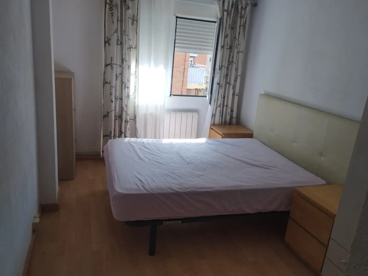 Bedroom of Flat for sale in Zaragoza  with Heating, Parquet flooring and Furnished