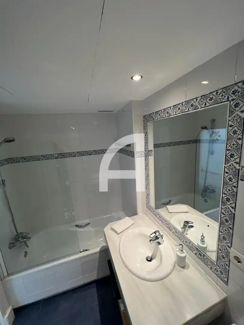 Bathroom of Flat for rent in Marbella  with Air Conditioner, Heating and Swimming Pool