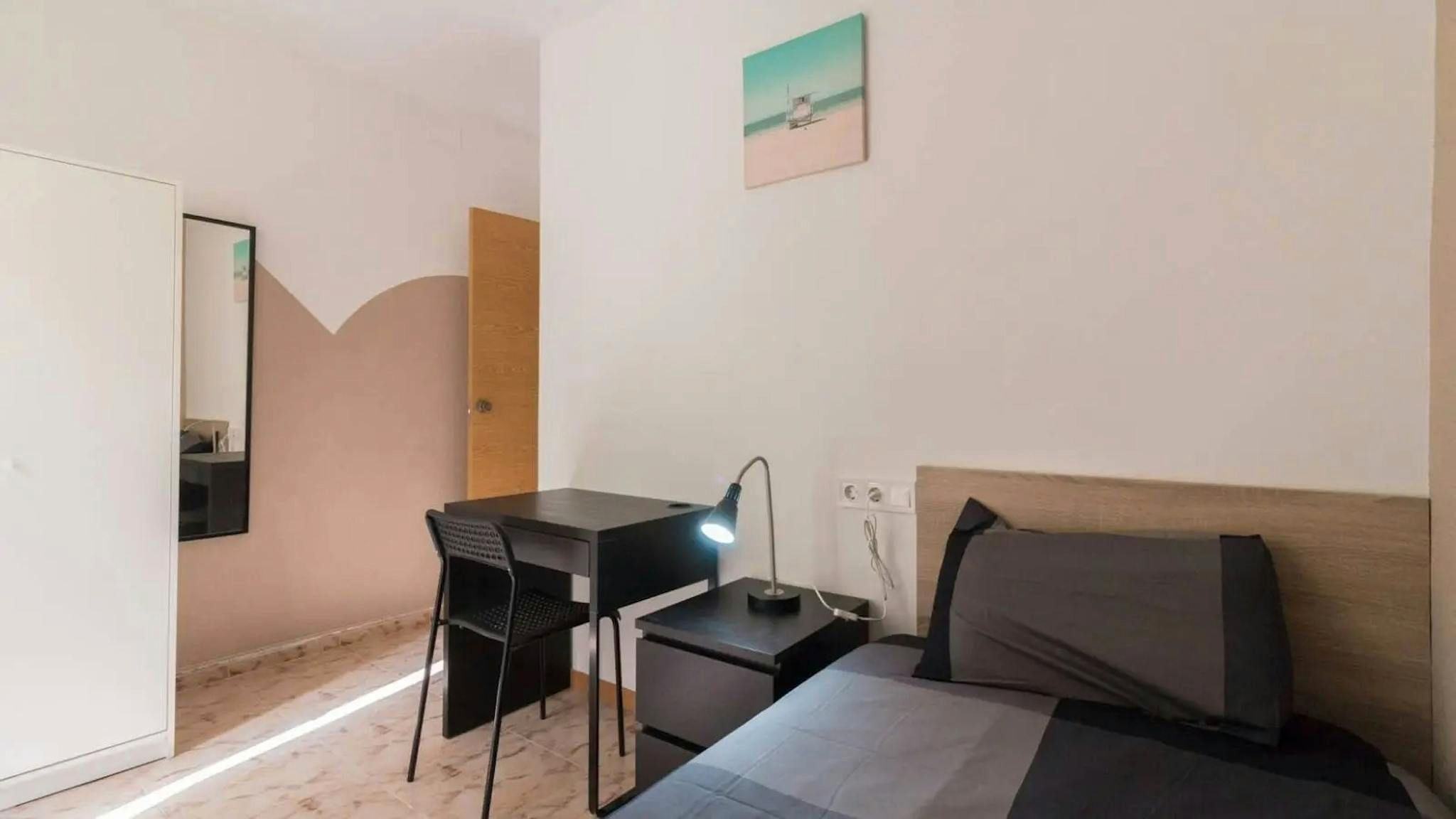Bedroom of Flat to share in  Barcelona Capital  with Furnished and Washing machine