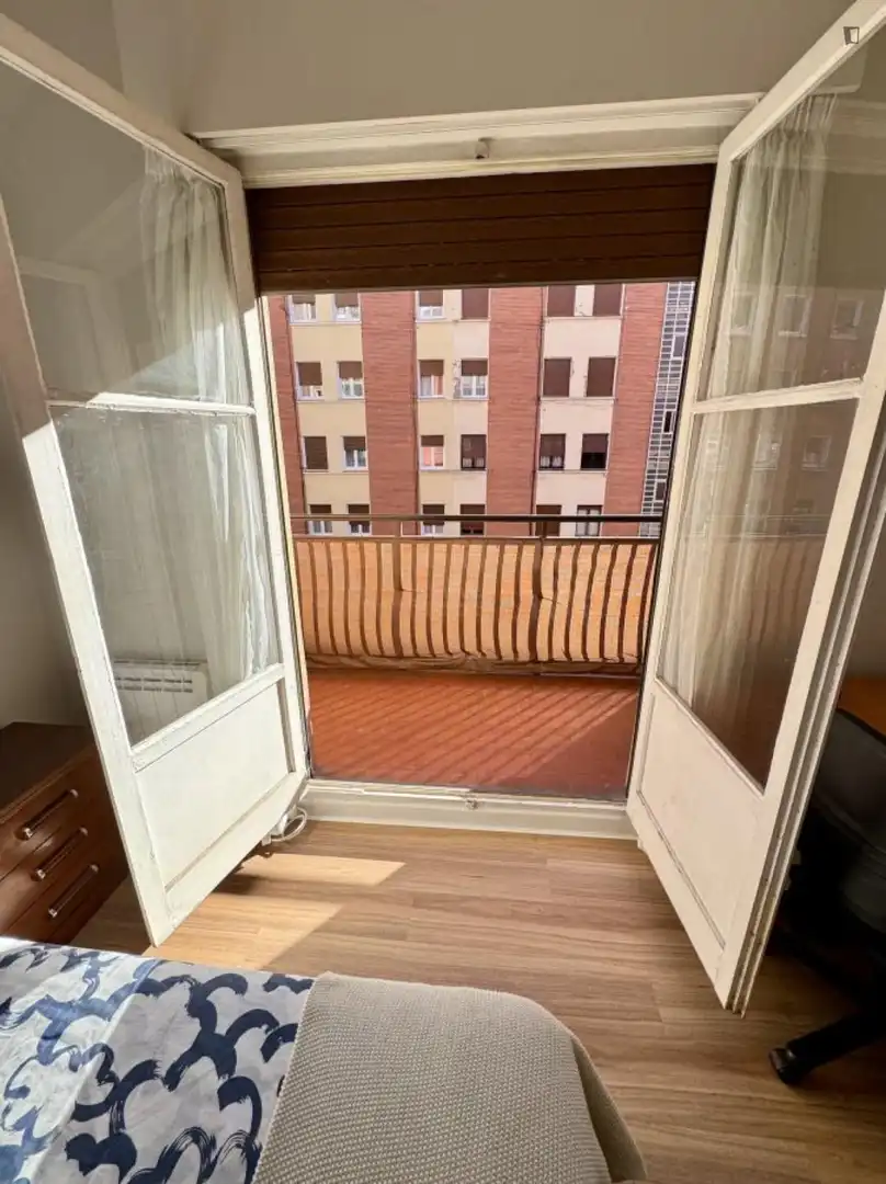 Room in Bilbao , Bizkaia