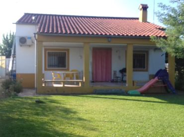 Detached house with pool for sale in Don Benito