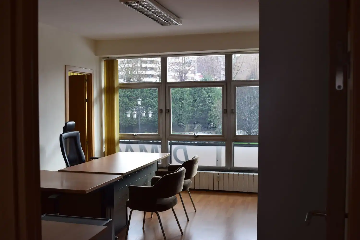 Oficina de alquiler en Oviedo  con Calefacción
