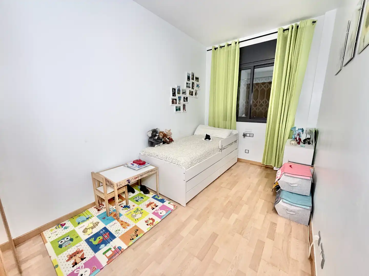 Bedroom of Ground floor for sale in Badalona  with Air Conditioner, Heating and Private garden