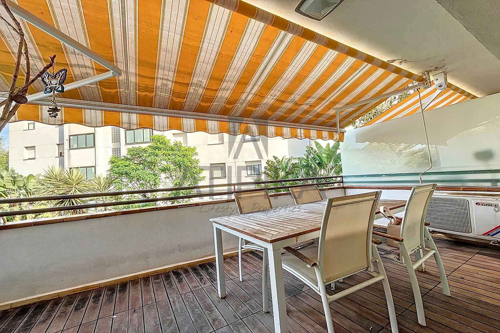 Terrace of House or chalet for sale in Vilanova i la Geltrú  with Air Conditioner, Heating and Storage room