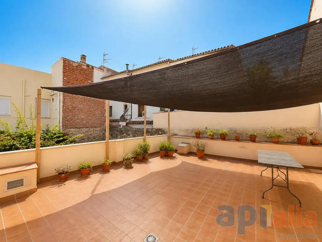 Terrasse von Einfamilien-Reihenhaus zum Verkauf in Palamós mit Klimaanlage, Heizung und Terrasse