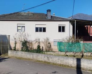 Vista exterior de Casa o xalet en venda en A Rúa  amb Terrassa, Piscina i Balcó