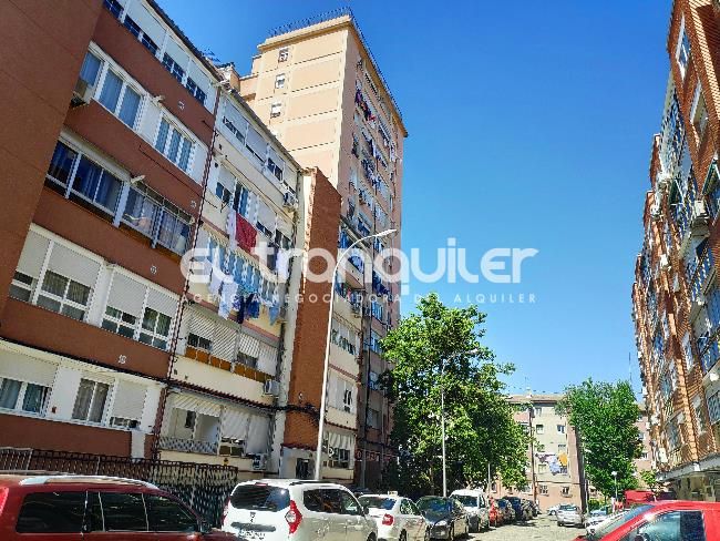 Exterior view of Flat to rent in  Madrid Capital  with Air Conditioner, Terrace and Furnished