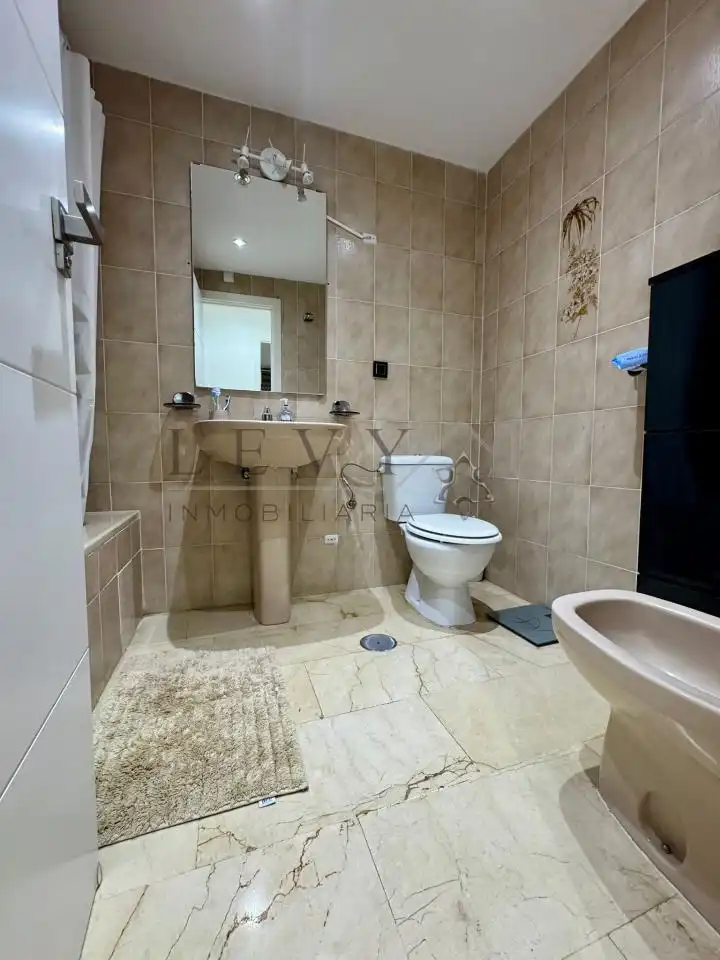 Baño de Apartamento en venta en Marbella con Aire acondicionado, Calefacción y Terraza