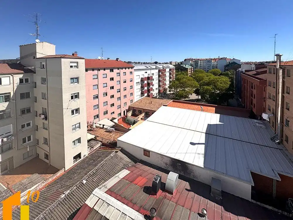 Vista exterior de Piso en venta en Burgos con Calefacción