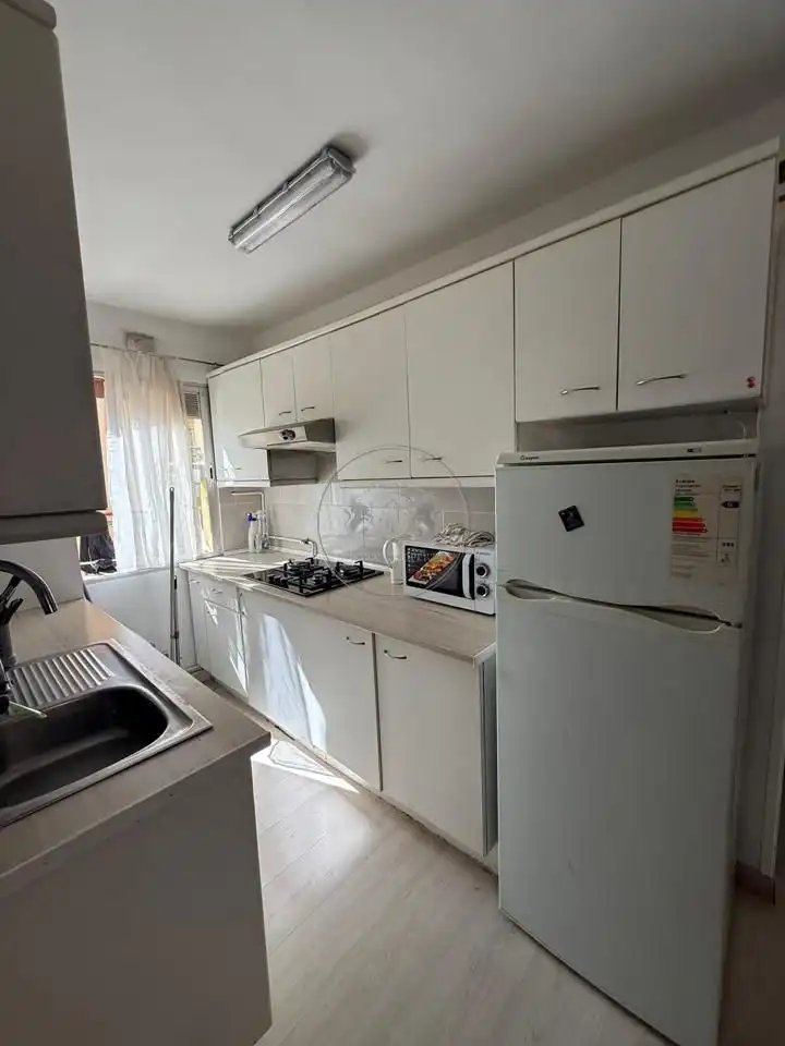 Cuina de Pis de lloguer en Madrid amb Aire condicionat, Terrassa i Moblat