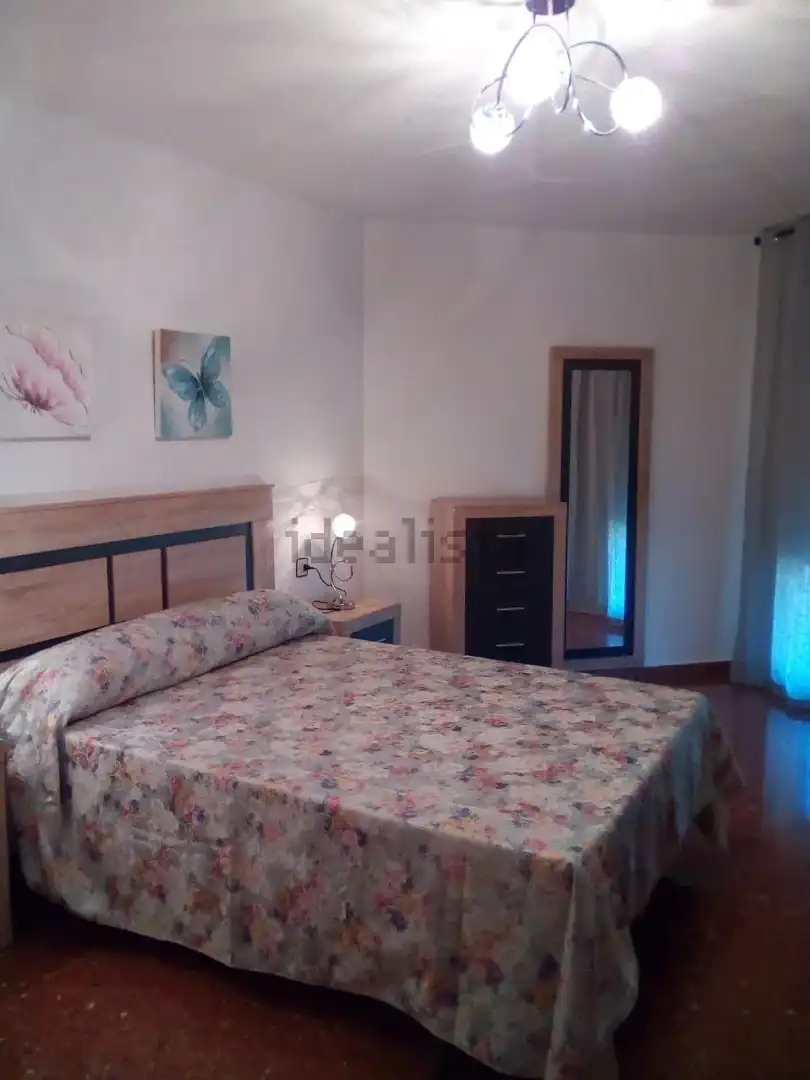 Bedroom of Flat for rent in Granada  with Furnished, Washing machine and Balcony