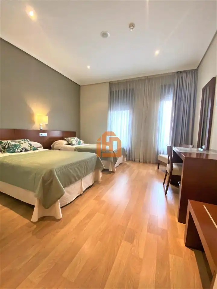 Schlafzimmer von Geschaftsraum zum Verkauf in Valencia de Don Juan mit Klimaanlage und Möbliert