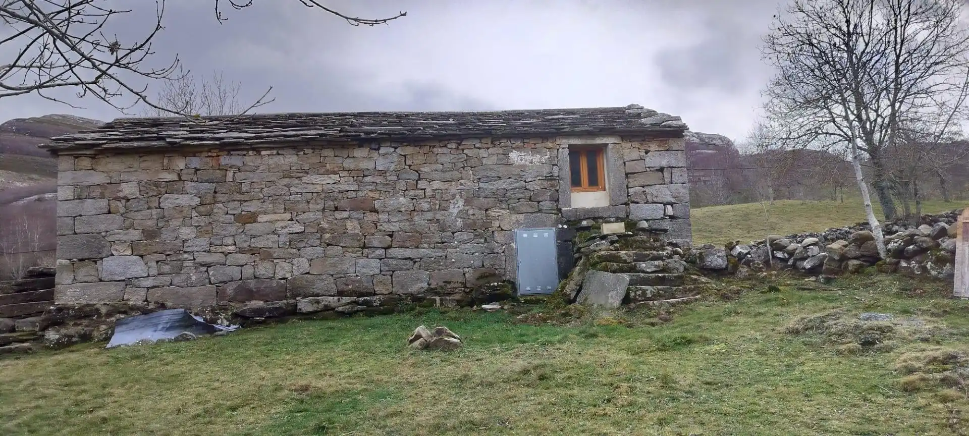 Vista exterior de Finca rústica en venda en Espinosa de los Monteros amb Jardí privat