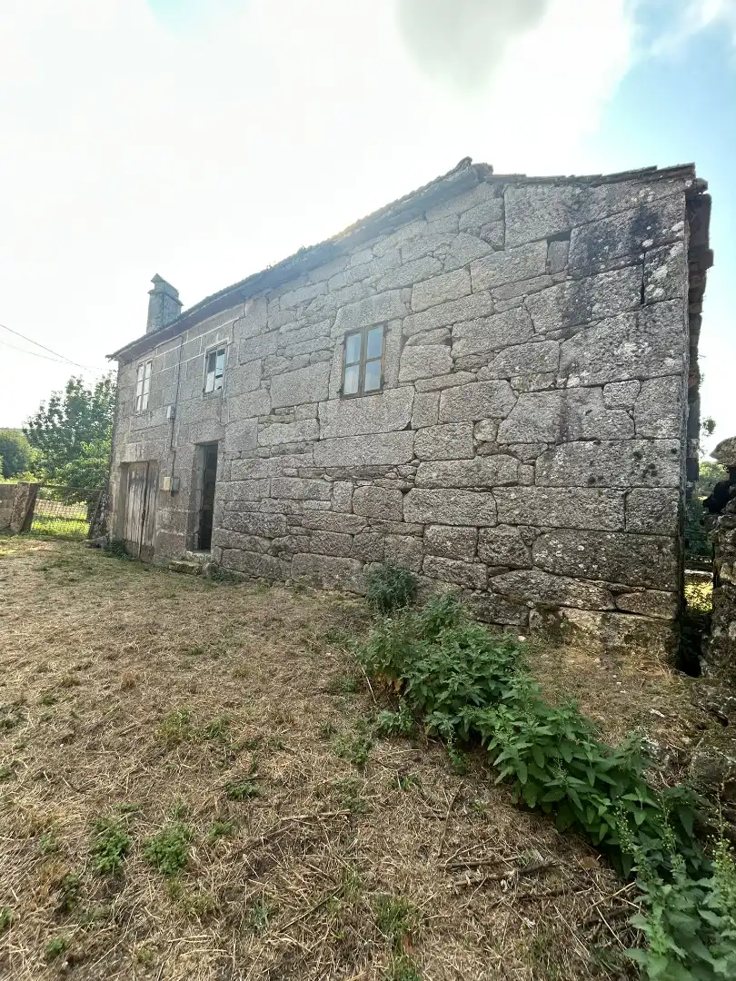Außenansicht von Country house zum Verkauf in O Irixo mit Privatgarten und Abstellraum