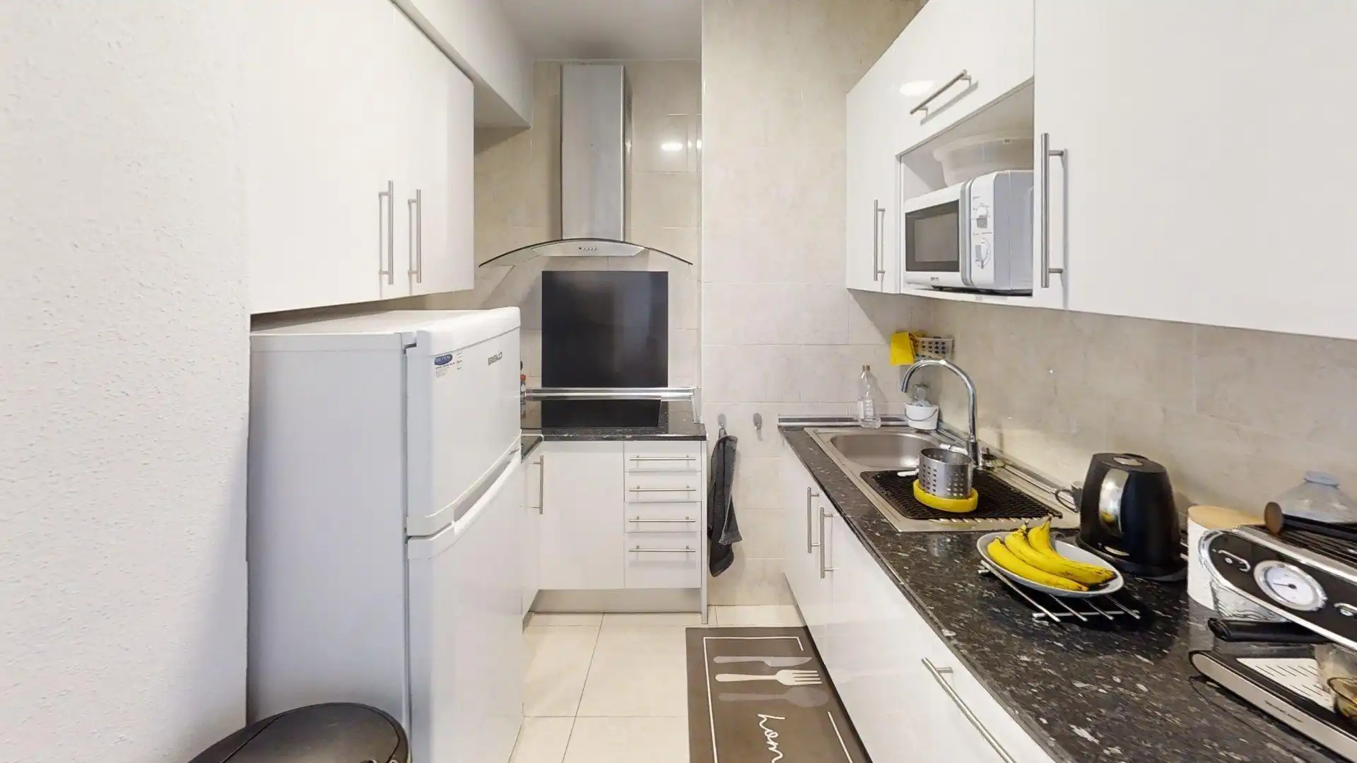 Cuina de Apartament en venda en Roses amb Jardí privat, Terrassa i Balcó