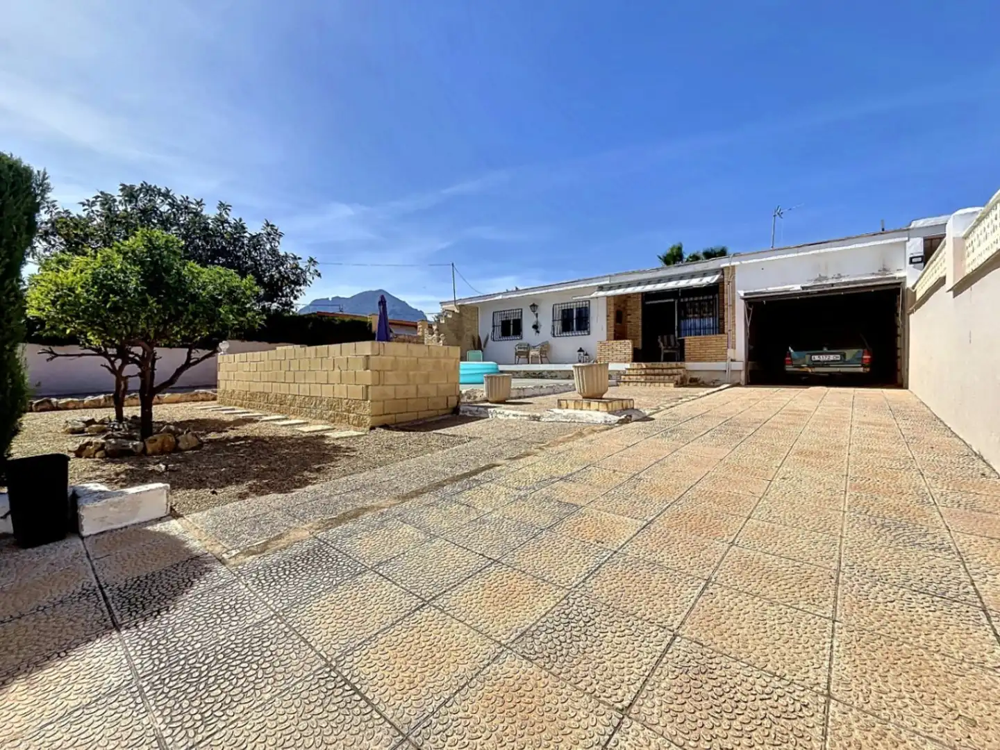 Vista exterior de Casa o xalet en venda en Benidorm amb Aire condicionat, Calefacció i Jardí privat