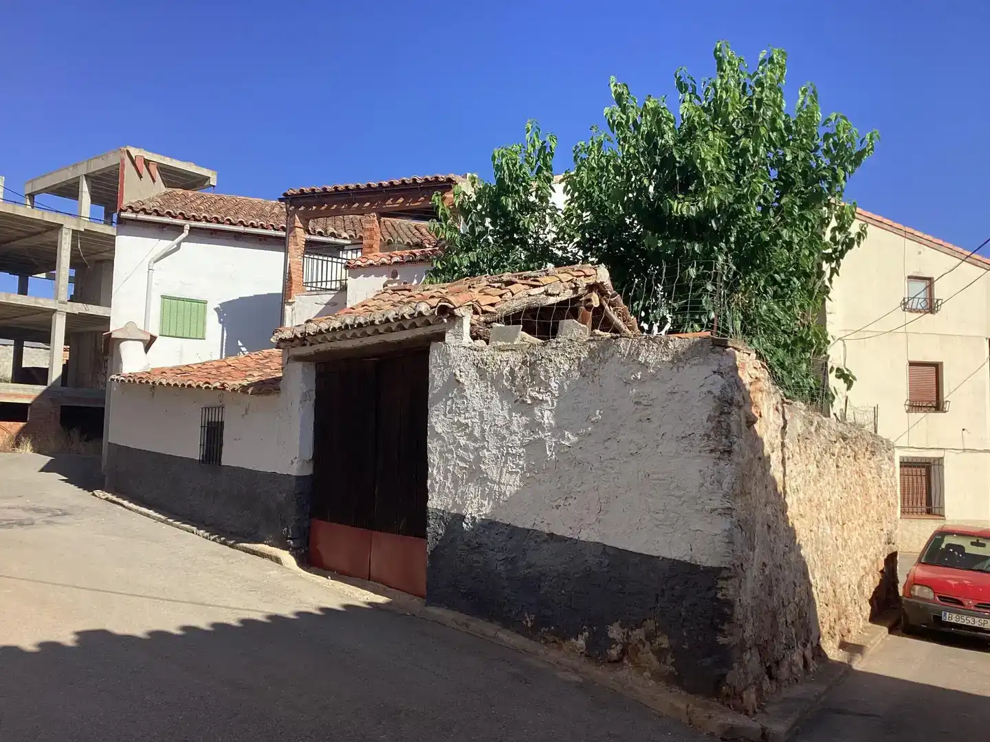 Vista exterior de Casa o xalet en venda en Alfambra amb Balcó