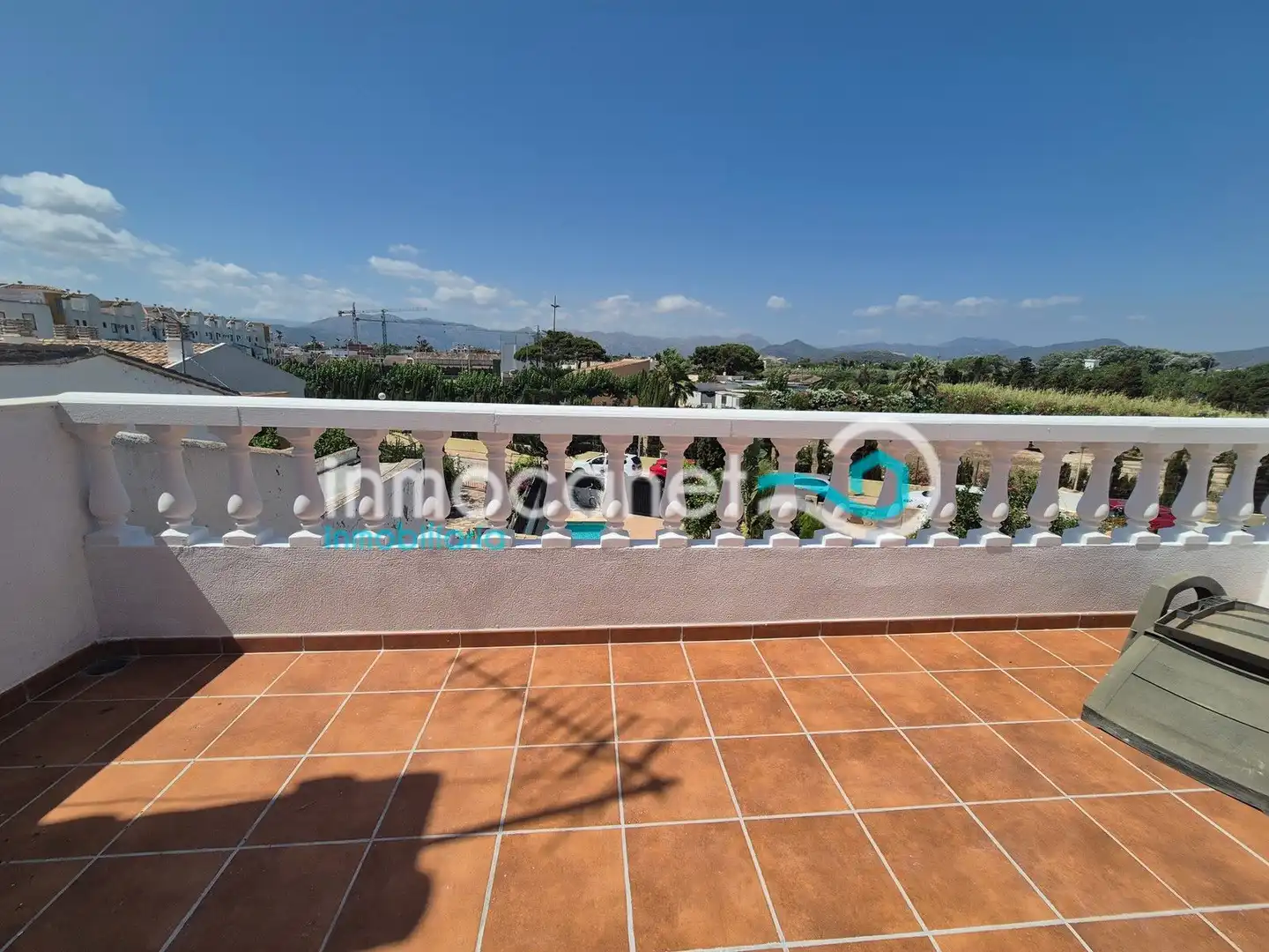 Vista exterior de Casa adosada en venda en Oliva amb Jardí privat, Terrassa i Piscina