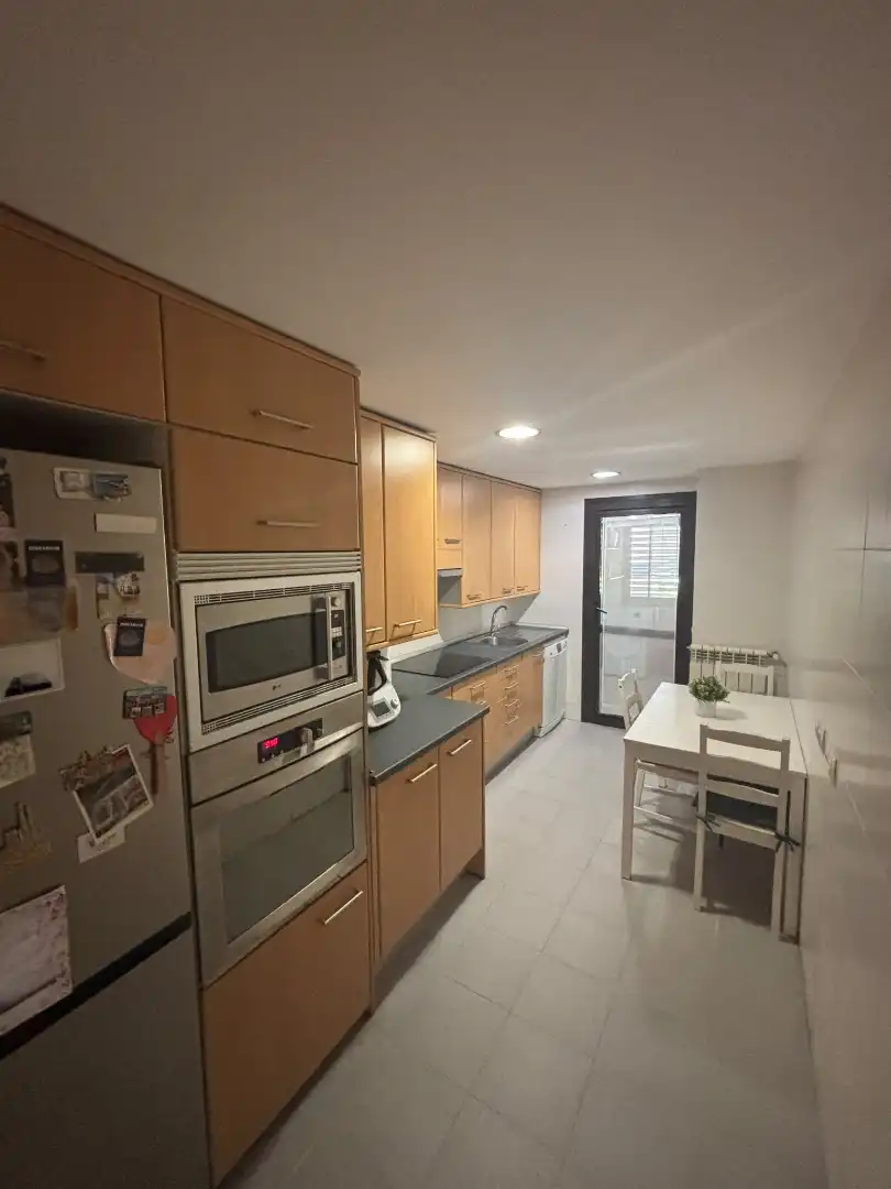 Cocina de Planta baja en venta en Las Rozas de Madrid con Calefacción, Trastero y Piscina comunitaria
