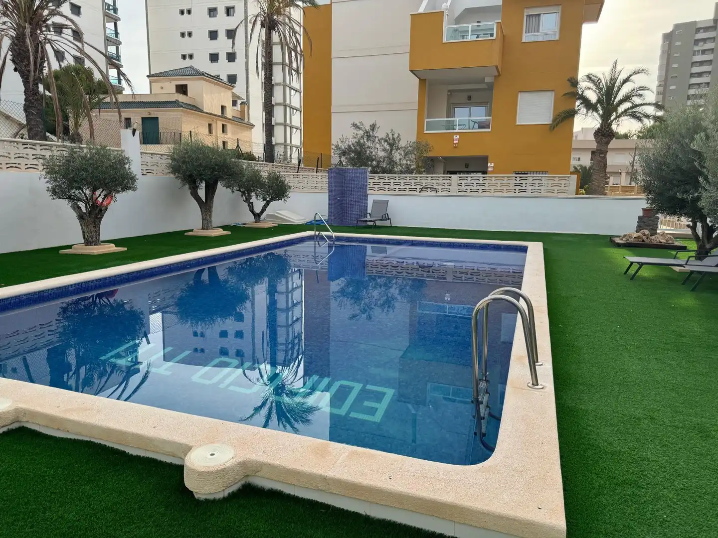 Piscina de Planta baja de alquiler en El Campello con Aire acondicionado, Calefacción y Jardín privado