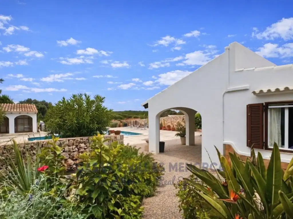 Vista exterior de Finca rústica en venda en Sant Lluís amb Jardí privat, Terrassa i Piscina