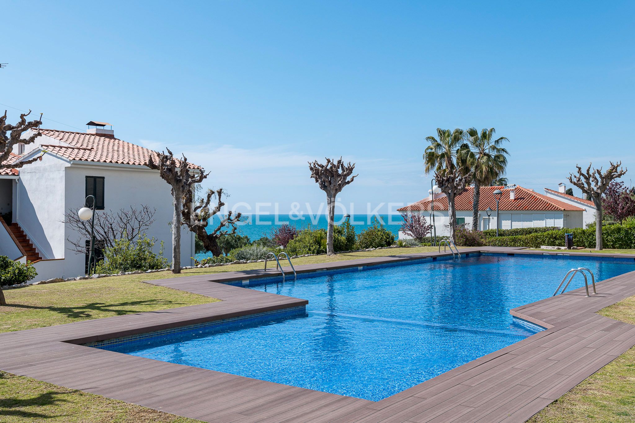 Piscina de Apartament en venda en Sitges amb Aire condicionat, Calefacció i Jardí privat