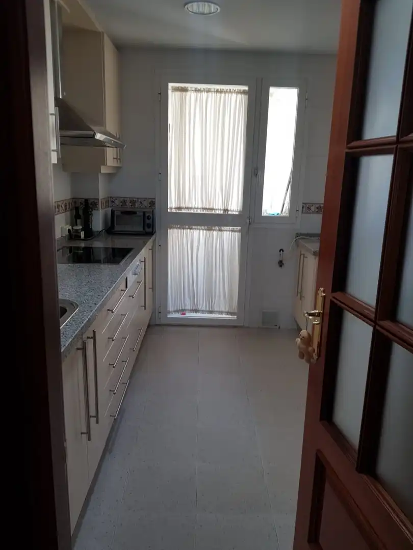 Cuina de Pis de lloguer en Córdoba amb Aire condicionat, Calefacció i Jardí privat