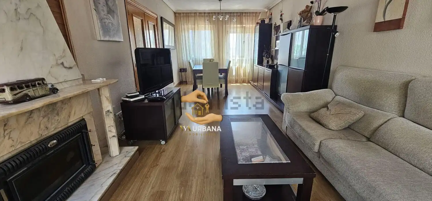 Flat with terrace for sale in Calle Entre Eras, 42
