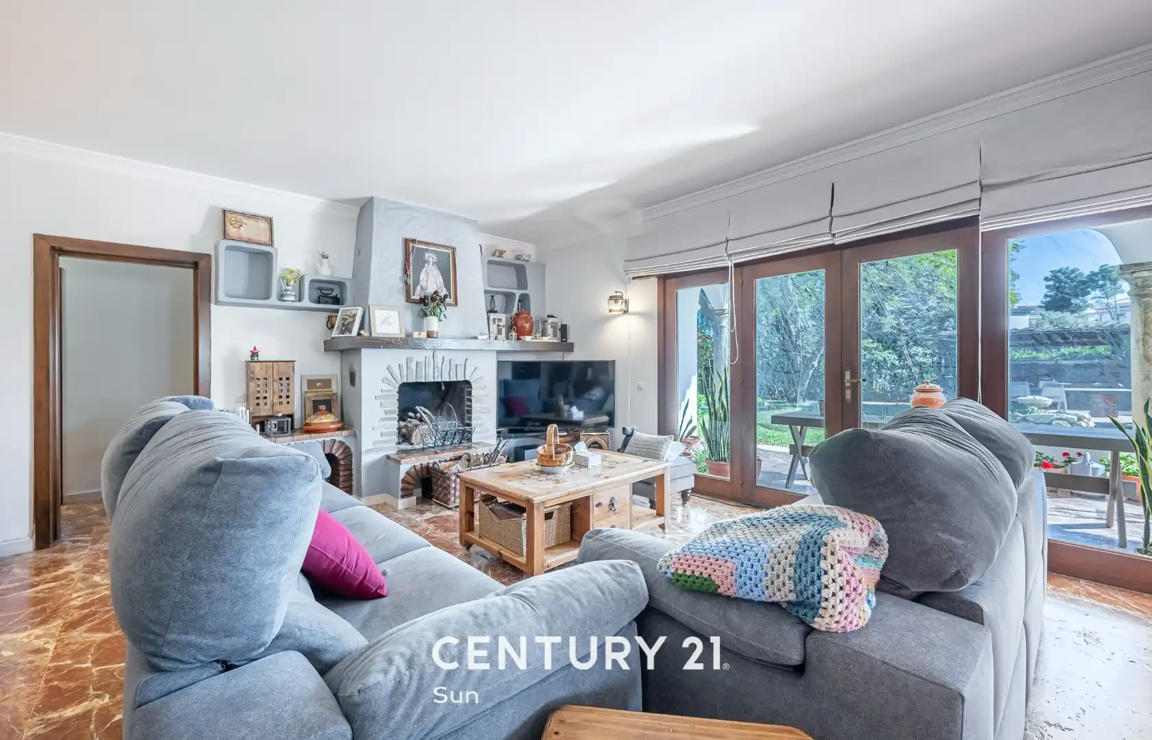 Wohnzimmer von Country house zum Verkauf in Marbella mit Privatgarten und Balkon