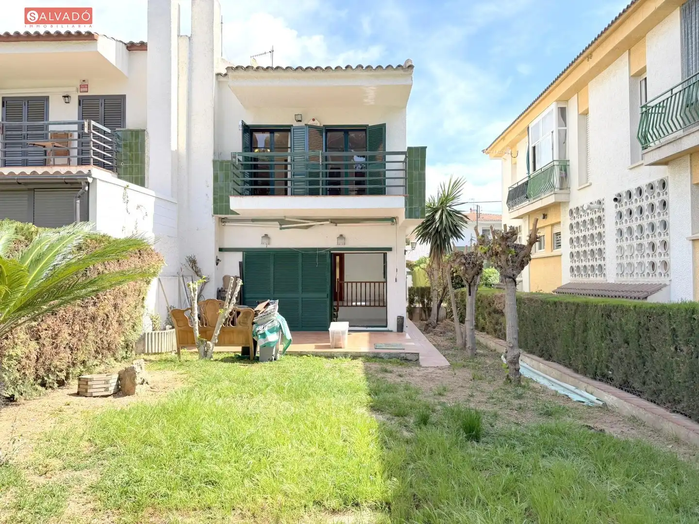 Vista exterior de Casa adosada en venda en Calafell amb Jardí privat, Terrassa i Balcó