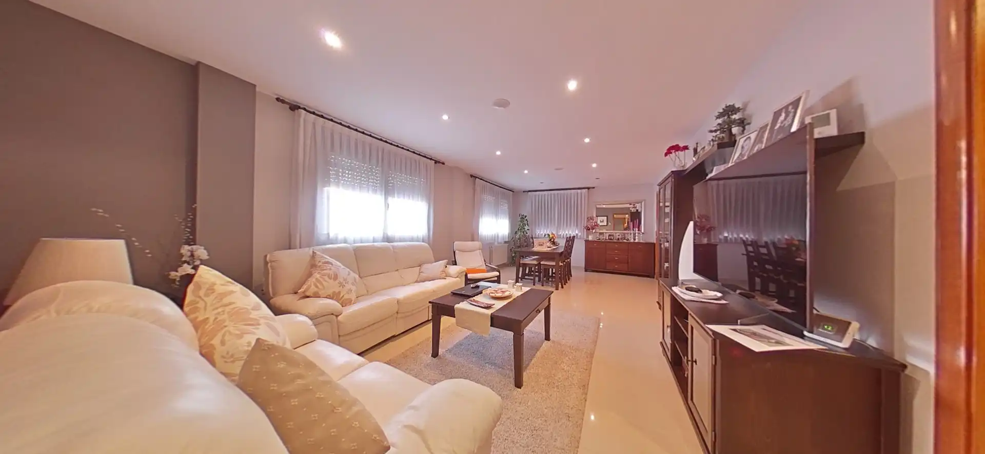 Sala de estar de Casa o chalet en venta en Sant Esteve Sesrovires con Aire acondicionado, Calefacción y Jardín privado