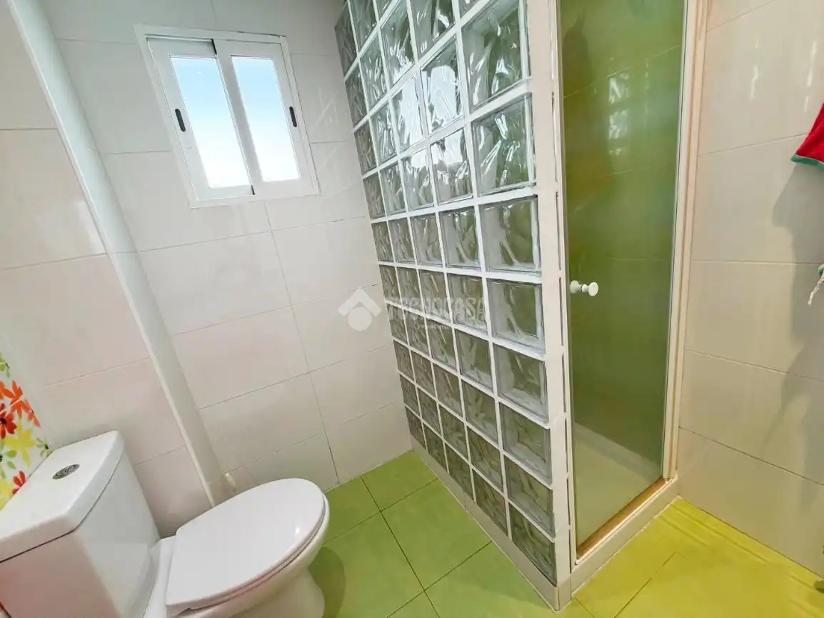 Badezimmer von Wohnung zum Verkauf in Zaragoza mit Klimaanlage, Heizung und Parkett