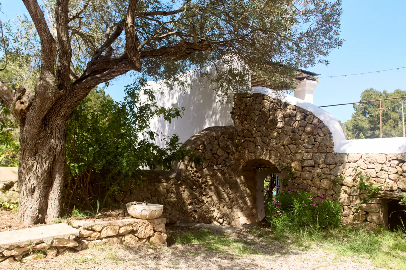 Vista exterior de Finca rústica en venda en Sant Joan de Labritja amb Aire condicionat, Jardí privat i Parquet