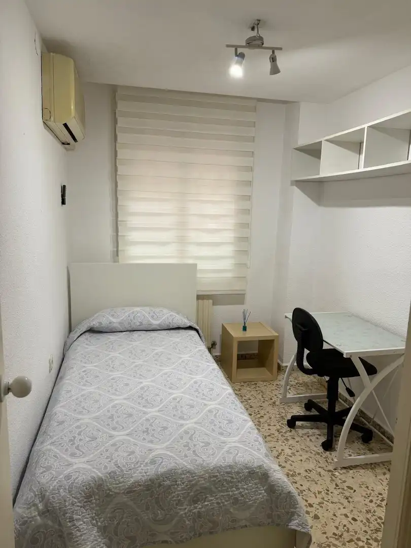 Bedroom of Flat for rent in Granada  with Air Conditioner, Heating and Furnished