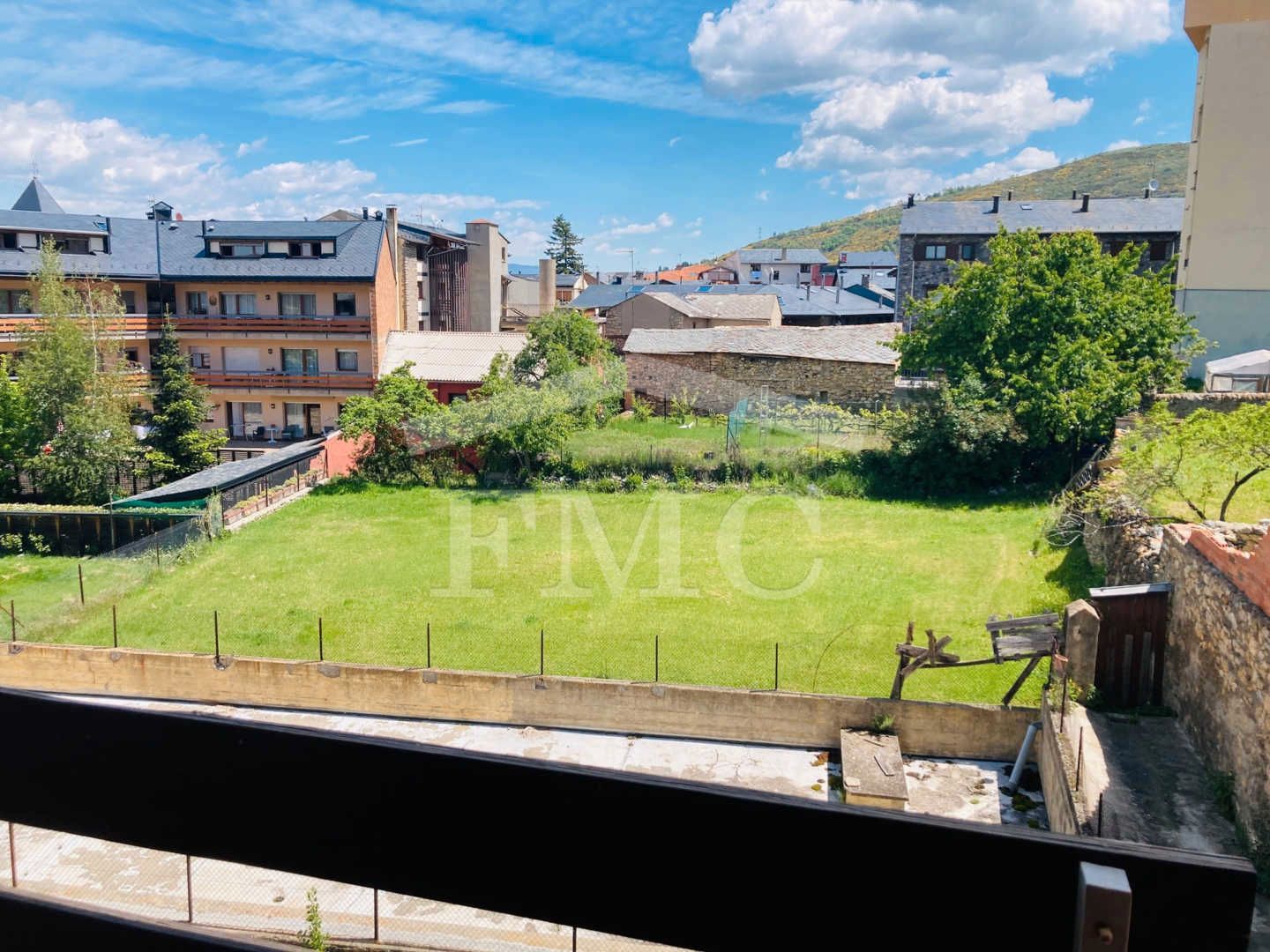Vista exterior de Apartament de lloguer en Alp amb Calefacció, Parquet i Terrassa
