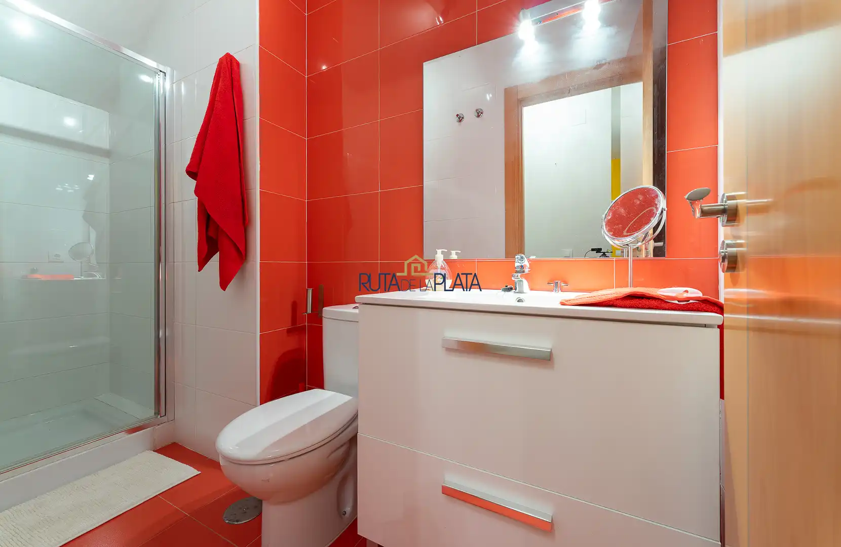 Baño de Casa adosada en venta en Roales con Calefacción, Jardín privado y Alarma
