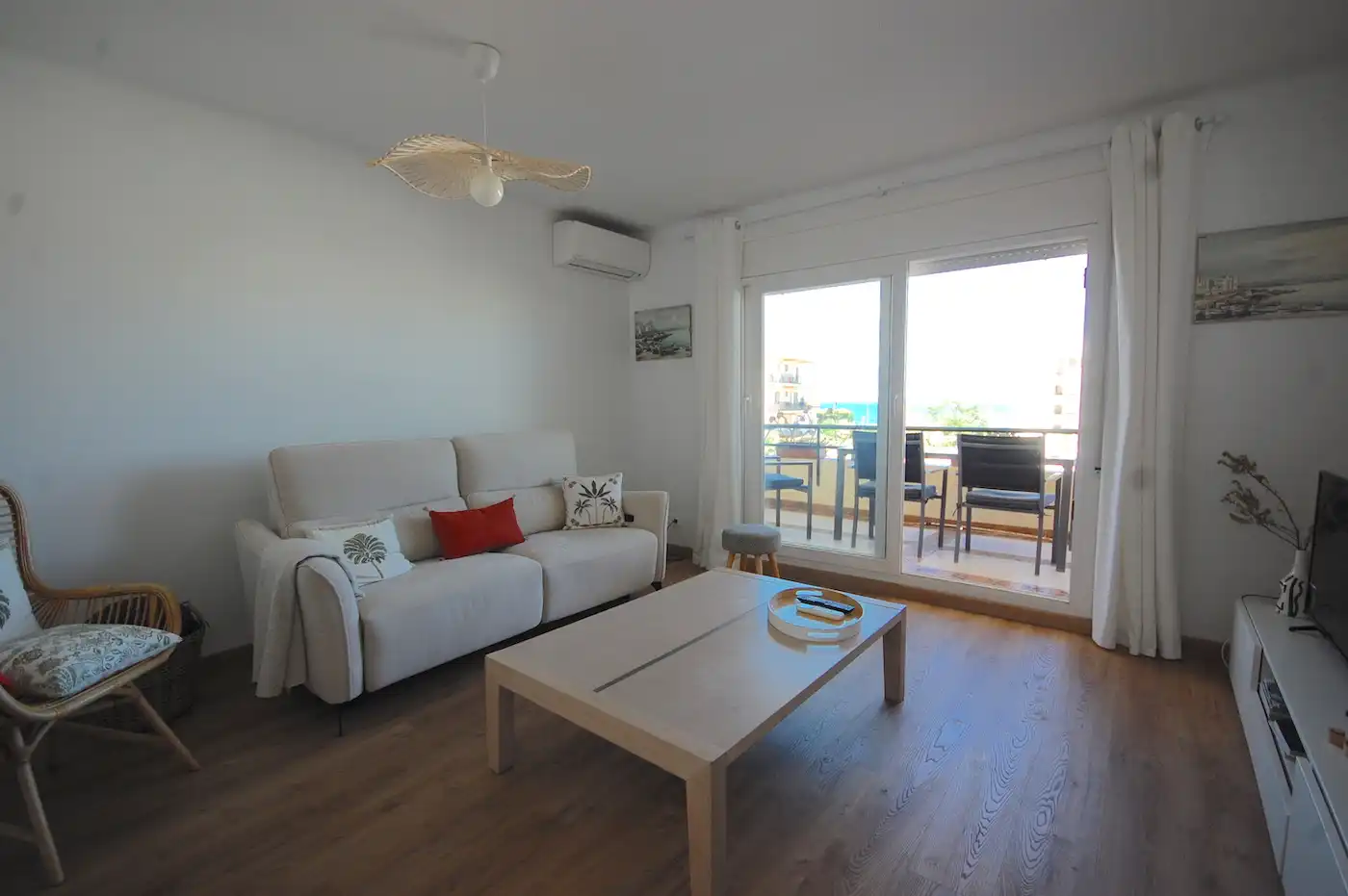 Sala de estar de Apartamento en venta en L'Escala con Aire acondicionado, Calefacción y Terraza