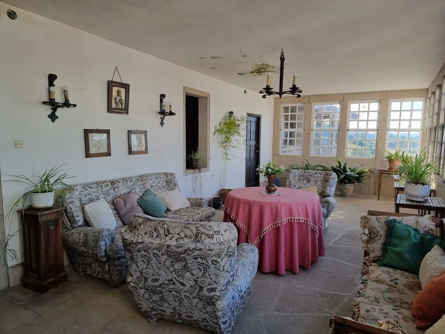 Wohnzimmer von Country house zum Verkauf in A Estrada  mit Privatgarten, Parkett und Terrasse