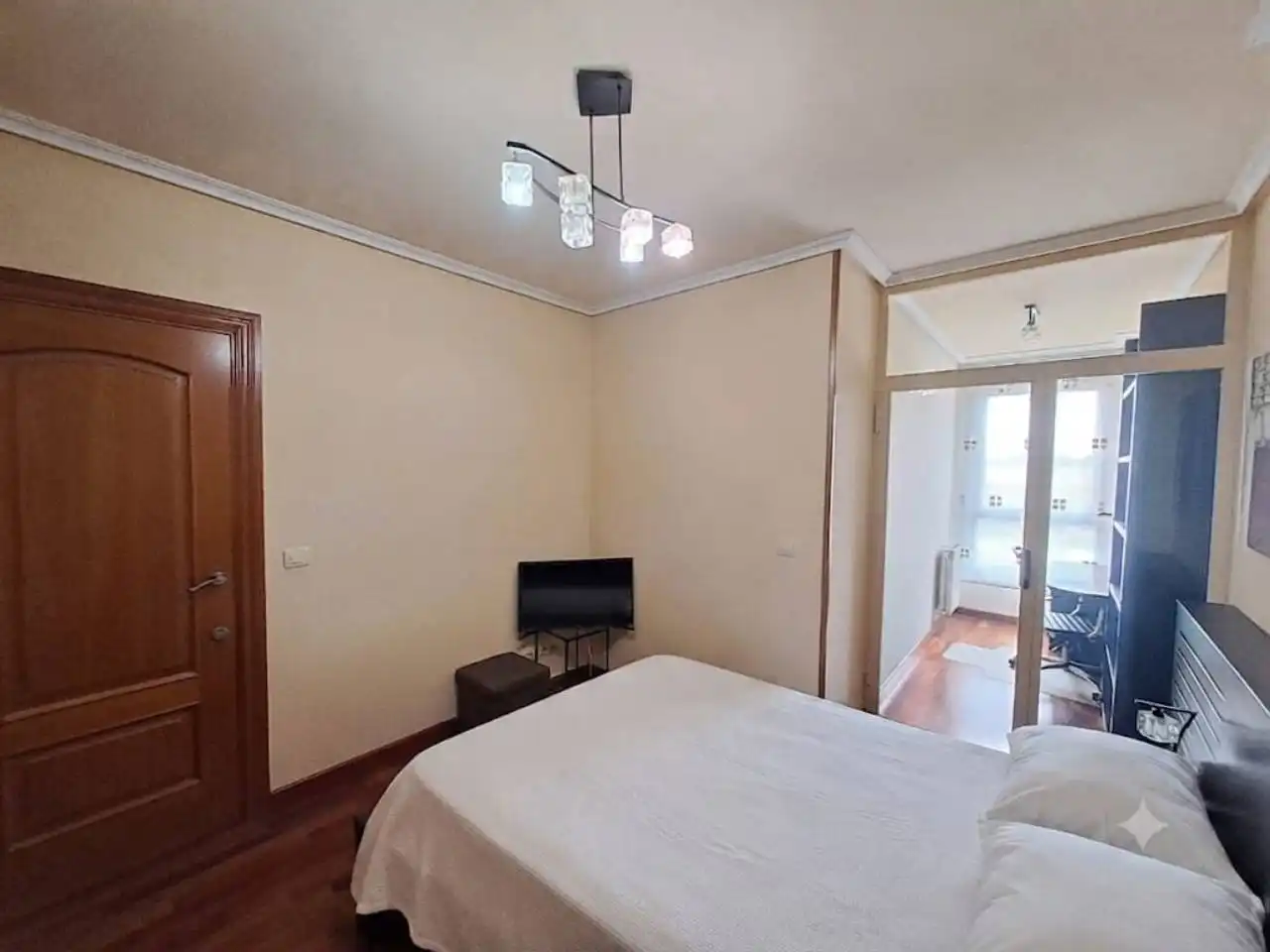 Flat for sale in Calle Sahagún, Universidad - Las Huelgas