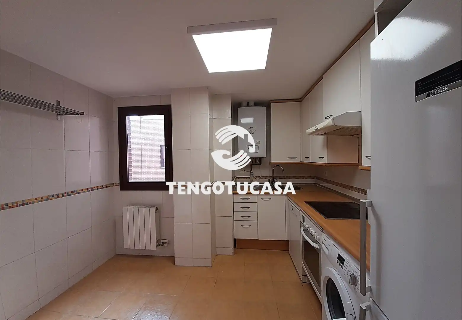 Küche von Dachboden zum Verkauf in Madrid mit Klimaanlage, Heizung und Terrasse