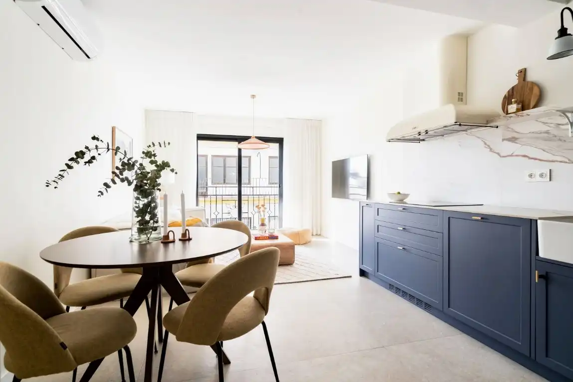 Sala de estar de Casa adosada en venta en Marbella con Aire acondicionado, Calefacción y Terraza
