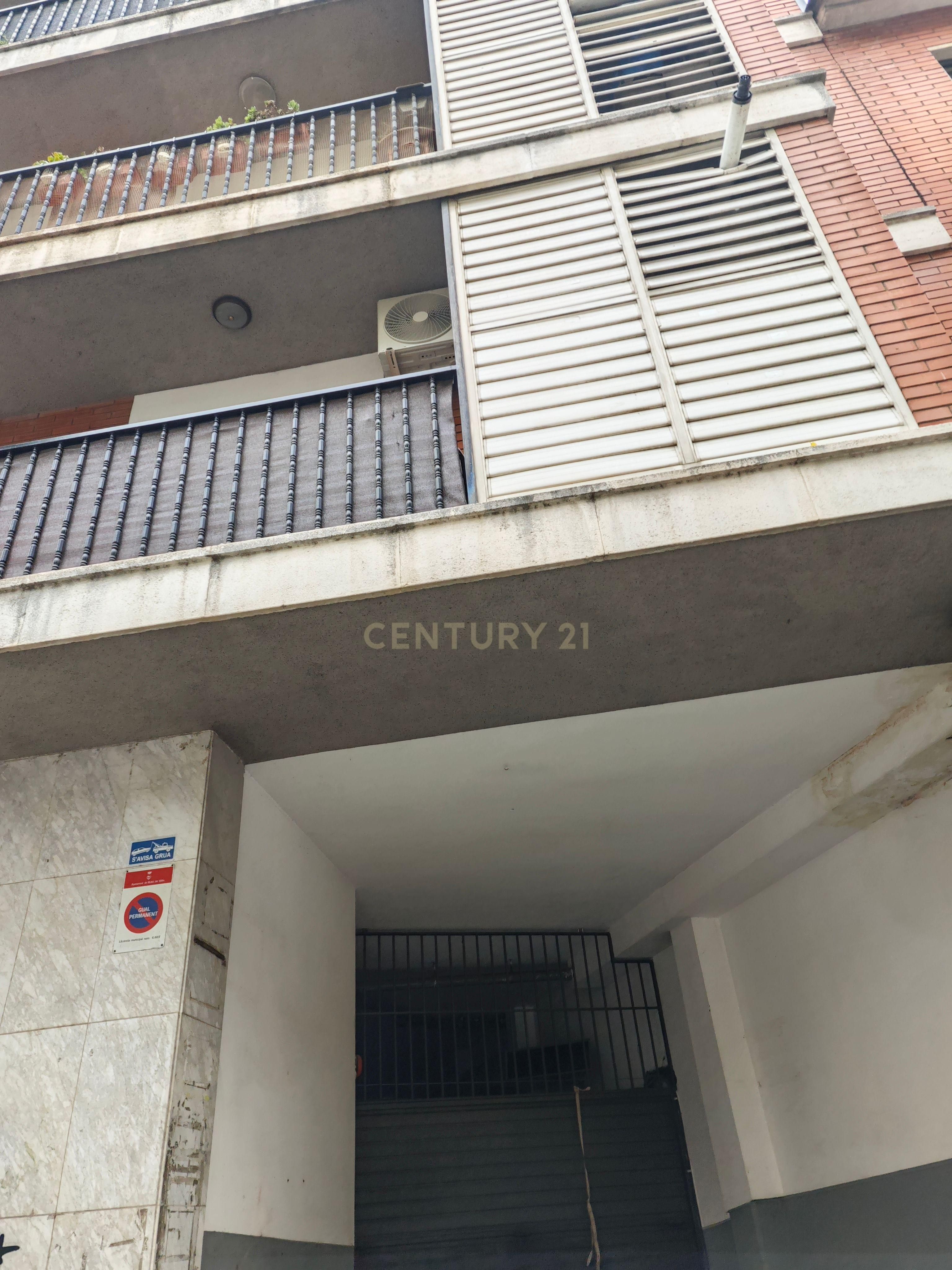 Vista exterior de Garatge en venda en Mollet del Vallès