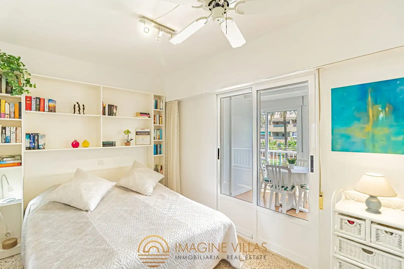 Habitación de Apartamento en venta en La Manga del Mar Menor con Amueblado y Piscina comunitaria