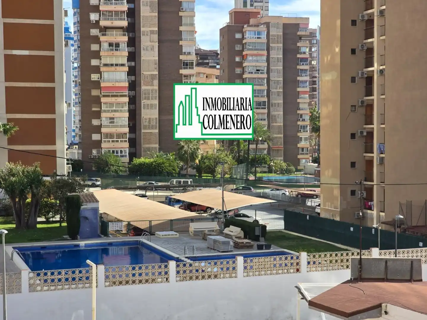 Vista exterior de Estudi en venda en Benidorm amb Aire condicionat, Moblat i Piscina comunitària