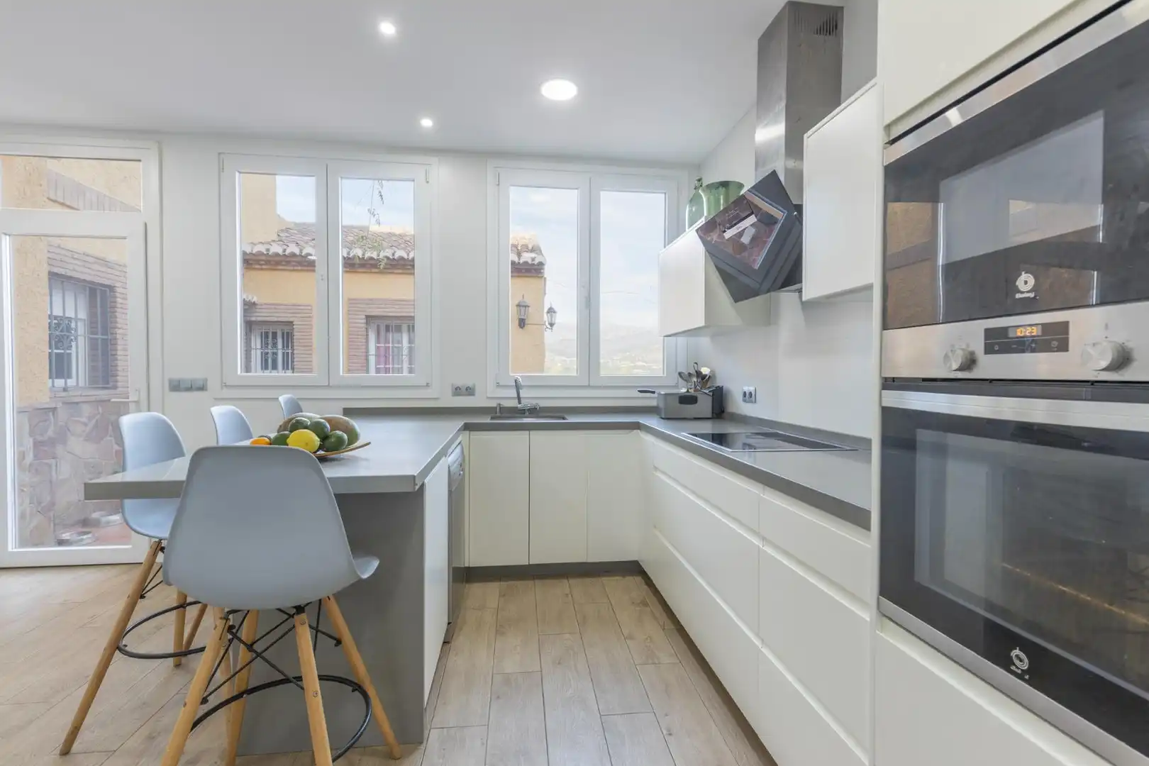 Cocina de Casa o chalet en venta en Madrid con Aire acondicionado, Calefacción y Jardín privado