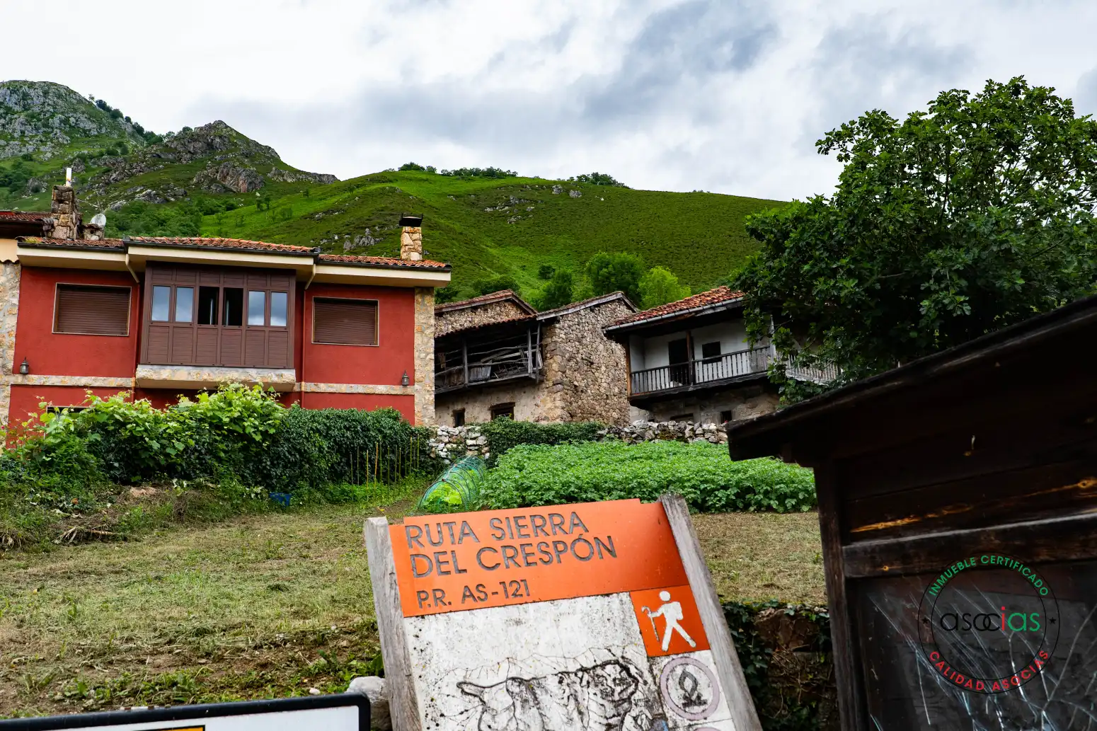 Vista exterior de Casa o chalet en venta en Sobrescobio